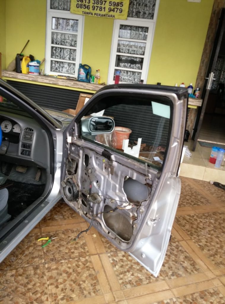  Kaca  Pintu Mobil  Suzuki  Baleno  Cibubur Jakarta Timur 