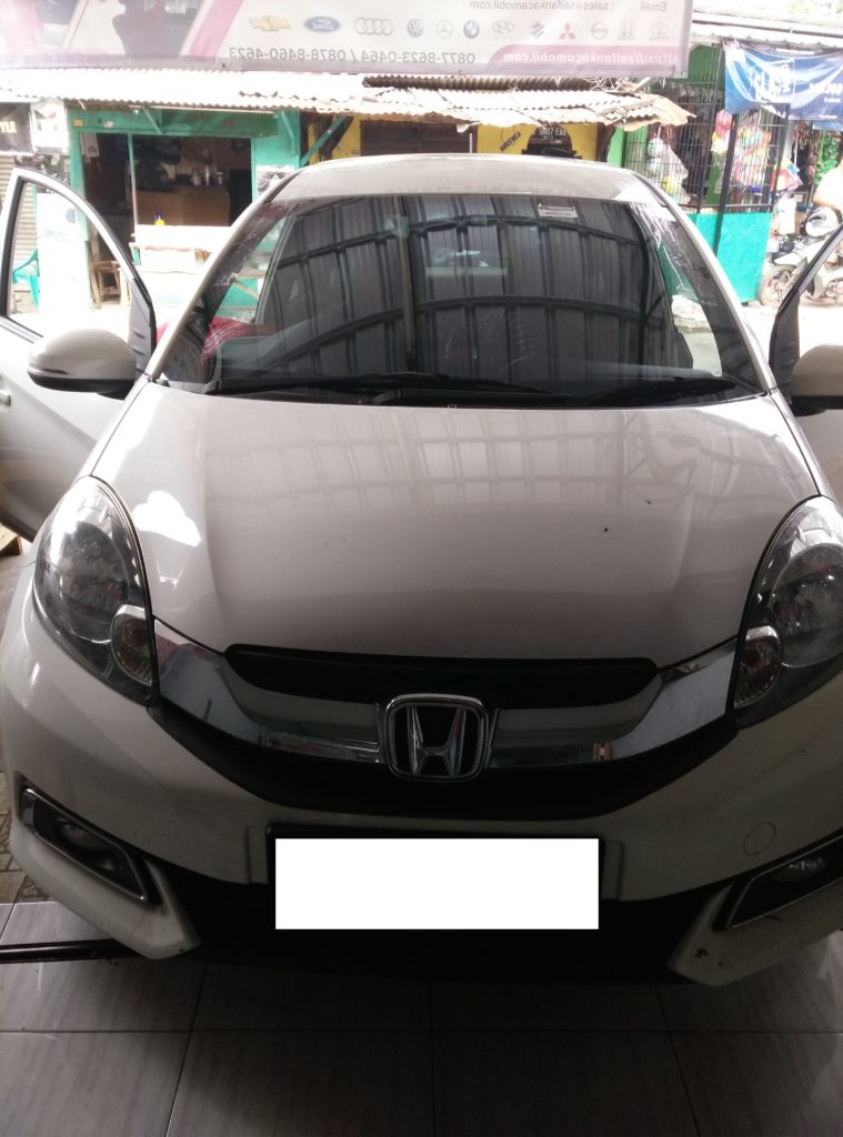 Kaca Mobil Depan Honda Mobilio - SaifanKacaMobil