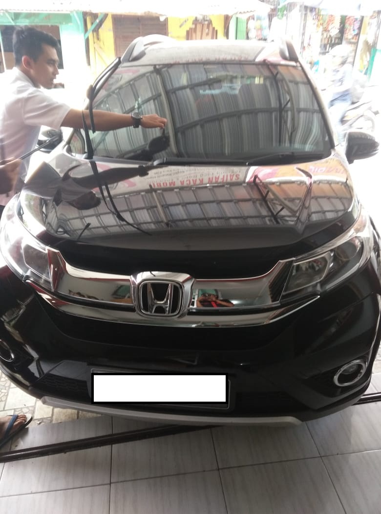 Kaca Mobil  Depan Honda  BRV  Cimanggis Depok SaifanKacaMobil